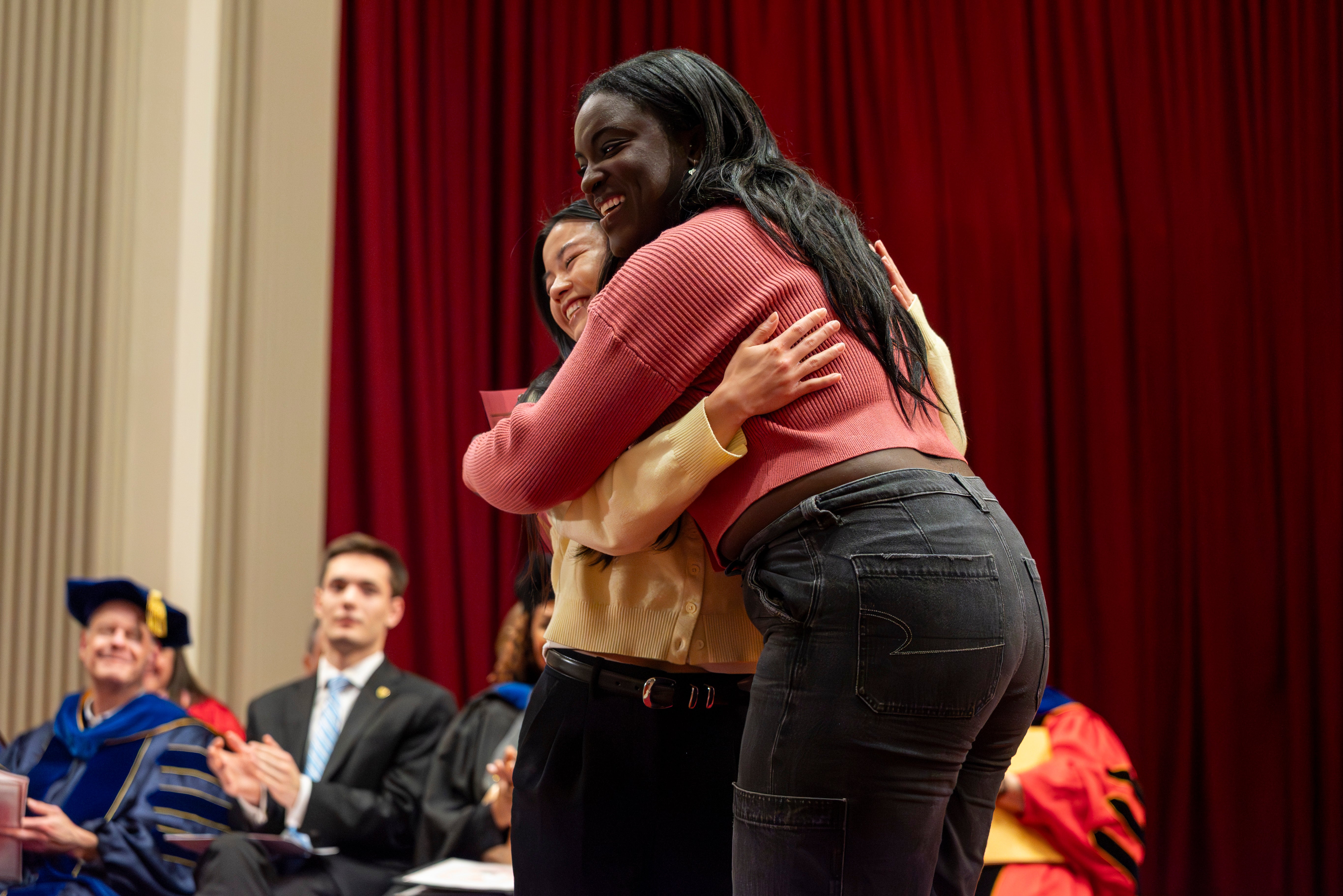 Jannelle Dang presenting Portz Award to Tami Mumuney