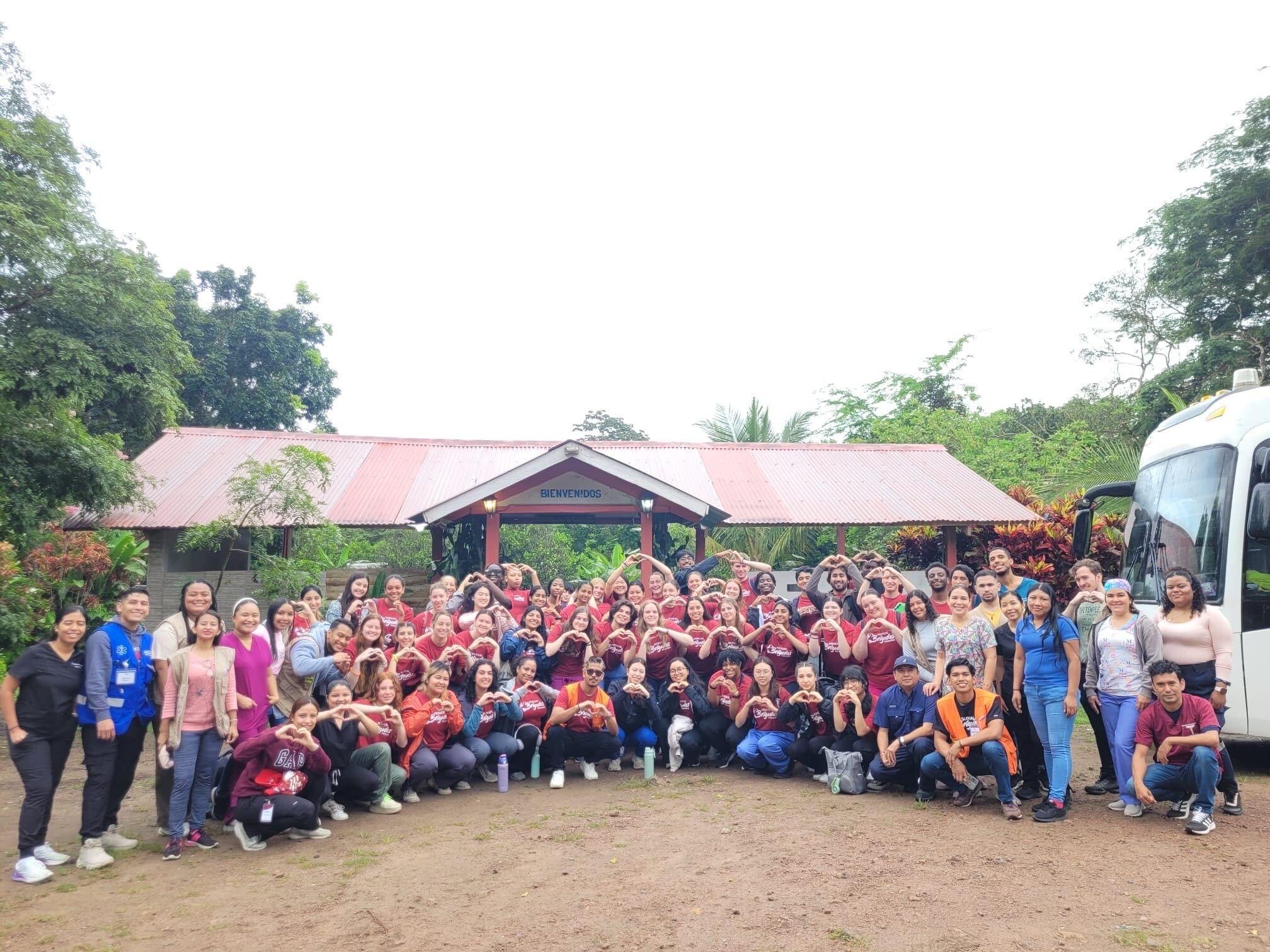Global Brigades students posing with group of kids in Panama