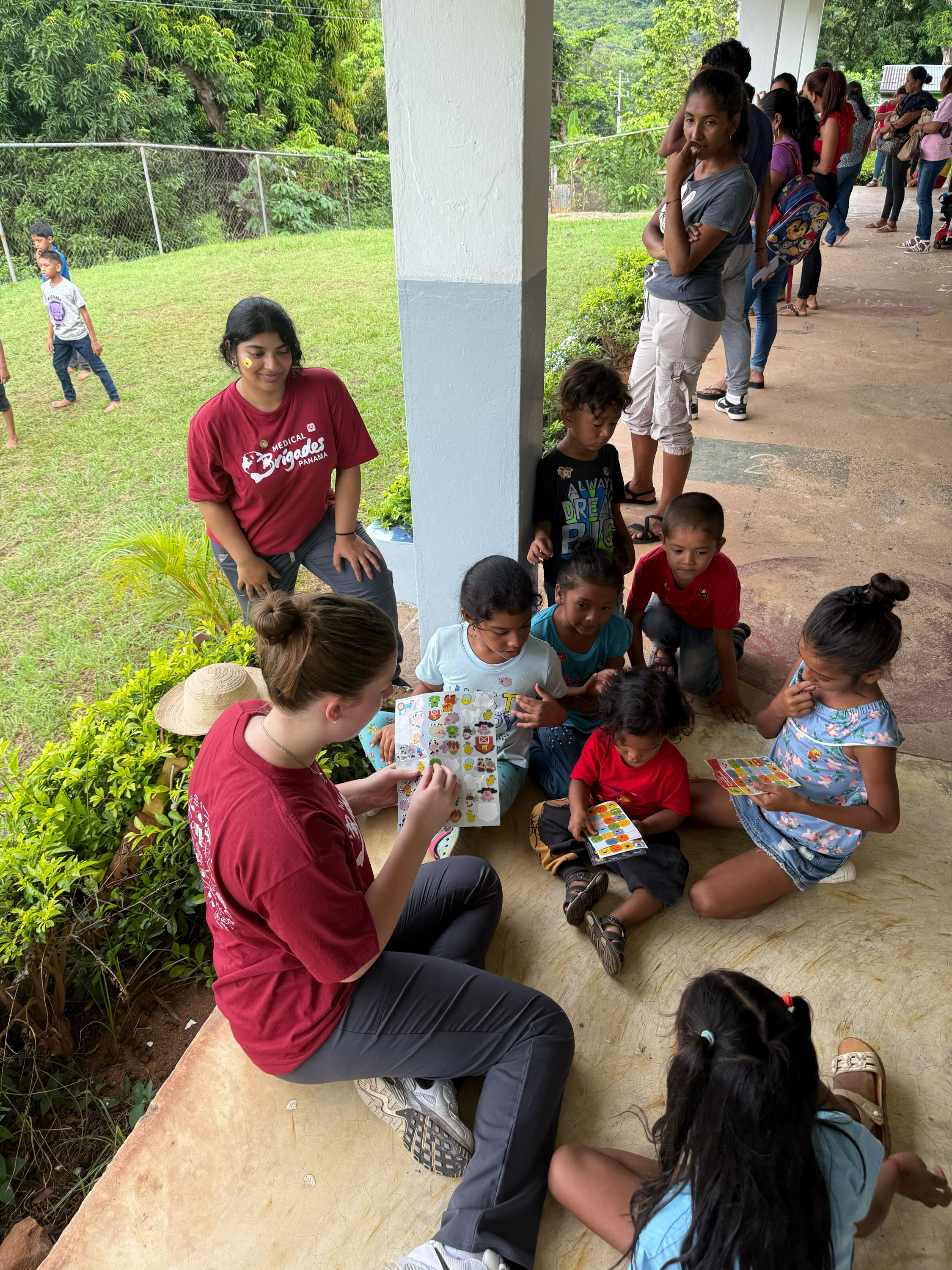 Global Brigades students working with children in Panama